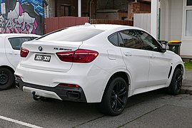 BMW X6 F16 вид сзади