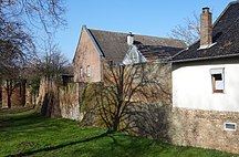 Stadtmauer als Teil der Wohnbebauung