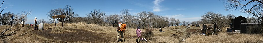 丹沢山の山頂。（2007年4月撮影）