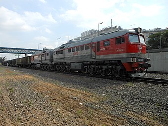 Тепловоз 2М62У с грузовым поездом на перегоне Угрешская-Кожухово, июль 2012