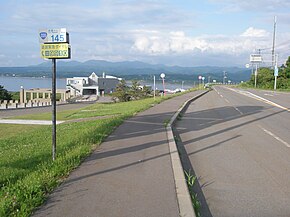 国道228号と道の駅上ノ国もんじゅ（2019年7月撮影）.jpg