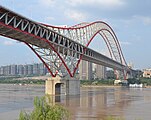Il ponte Chaotianmen a Chongqing. Inaugurato il 29 aprile 2009, è il ponte ad arco più grande al mondo.