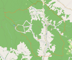 Mapa konturowa Krynicy-Zdroju, blisko centrum na prawo znajduje się punkt z opisem „Krynica-Zdrój, pomnik Józefa Ignacego Kraszewskiego”