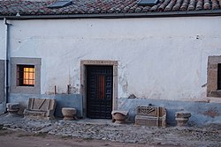 Остатоци од куќата од стариот манастир во Алдејануева де Санта Крус, (Авила), Шпанија.