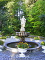 Welfenbrunnen vor dem Bootenhaus in Rottenbuch