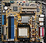 Una scheda madre (motherboard), parte fondamentale dell'hardware di un personal computer