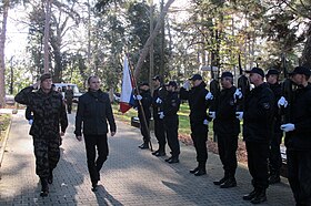 Министр обороны Янко Вебер[словен.] в казармах ВМС Словении в Копере, июль 2014