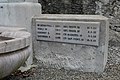 Plaque de droite du monument