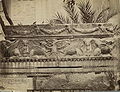 Architrave con fregio di leoni alati proveniente dalla Domus Flavia negli Horti Farnesiani, oggi al Museo Archeologico Nazionale di Napoli (Collezione Farnese, Sala I)