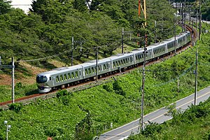 西武秩父線を走る001系「Laview」 （2020年8月 芦ヶ久保駅 - 横瀬駅間）