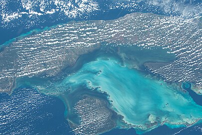 Golfe de Batabanó en bleu turquoise. Archipel des Canarreos en bas à droite (dont cayo Largo).