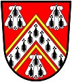 asnas diminutas—Gules; um chevron arminho, acompanhado de asnas diminutas [entre duas asnas diminutas] or, entre três conchas do segundo [arminho]—Browne, Inglaterra