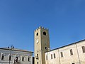 Torre civica vista da piazza Mazzini