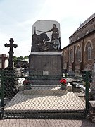 Monument aux morts au cimetière.