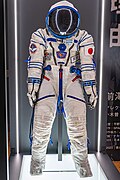 前澤が着用したソコル宇宙服