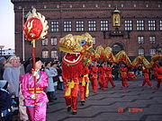 Optocht ter ere van het Chinees nieuwjaar.