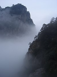 The small peaks of the mountain range can be climbed by visitors.