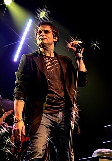 Description de l'image Jimi Jamison rocking at the Rainbow.jpg.