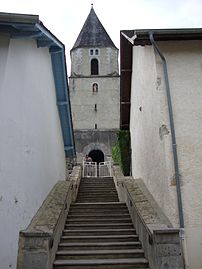 Escalier et tour de l'église.