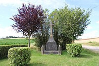 Le calvaire à l'entrée du village.