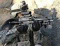 Soldado estadounidense utilizando la "M249".