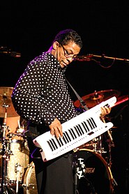 O pianista y compositor de jazz estausunidense Herbie Hancock en 2006 mientres d'un concierto en Utrecht (Países Baixos).