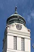 Uhr mit der Aufschrift Tempus Fugit