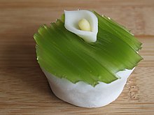 Wagashi (elp.ŭagaŝi) aŭ 洋菓子 estas dolĉa japana dolĉaĵo ofertita kune kun teo aŭ matcha (pulvora teo).