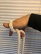 3. The outer rope is pulled in and back using the middle finger.