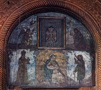Тимпан с фреской с изображением Девы Марии и святых