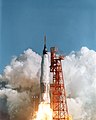 Vol du premier américain en orbite avec le lanceur Atlas lors de la mission Friendship 7.