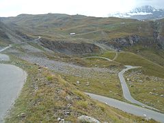 Lacets entre la tête de Solaise (2 558 m, à côté des remontées mécaniques) et la crête de Lessières.