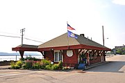 A one-story post office building