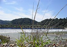 Baraĵo sur la rivero Alfeo, apud Olimpio