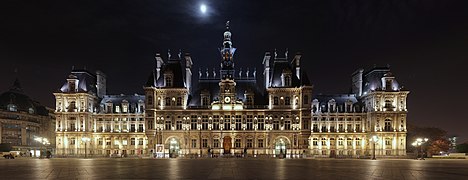 Fachada del Ayuntamiento de noche