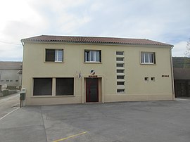 The town hall in Cernon