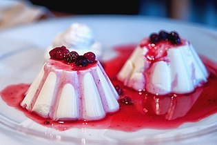 Panna Cotta với đồ trang trí