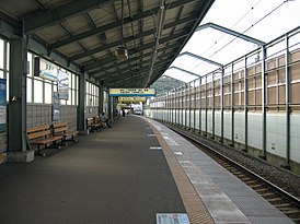 Платформы станции Син-Дзуси линии Дзуси.