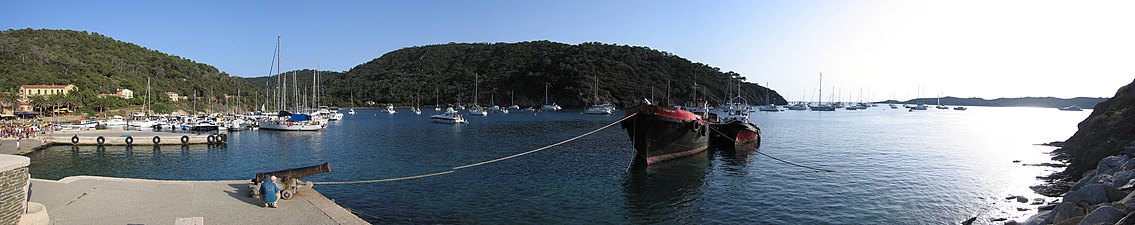 Port de Port-Cros, le soir.