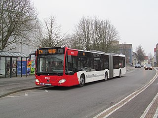 Bus rapide à l'arrêt Théâtre municipal