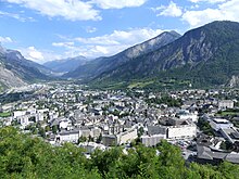 Usa ka pagtan-aw sa Saint-Jean-de-Maurienne sa direksyon sa Modane