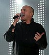 Phil Collins bei einem Konzert in Düsseldorf (2005)