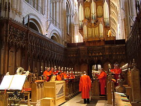 Un coro practicando en la catedral de Norwich, Inglaterra