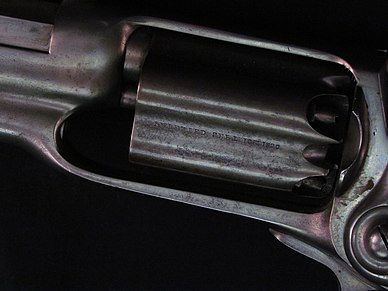 Close do "revolving cylinder" de um Colt Model 1855 Revolving Rifle.