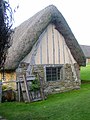 La estructura de Cruck se puede construir con paredes de entramado de madera. Esta casa se encuentra en el Museo Folclórico de Ryedale en Inglaterra