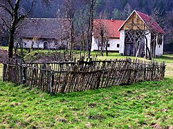 Gorenja Trebuša, seoske kuće