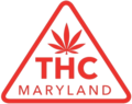 Símbolo rojo con una hoja de cannabis sobre las letras "THC" y "Maryland" en el contorno de un triángulo redondeado.