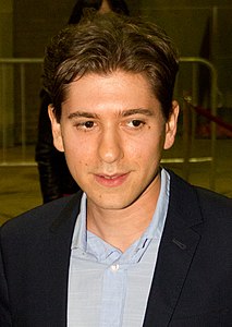 Michael Zegen interprète Joel.