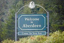 Panneau routier à l'entrée d'Aberdeen, ville natale de Kurt Cobain, sur lequel est inscrit « Welcome to Aberdeen, Come as You Are » (« Bienvenue à Aberdeen, venez comme vous êtes »).