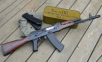 AK-74 com carregadores e munições de cartucho 5,45×39mm (7N6).